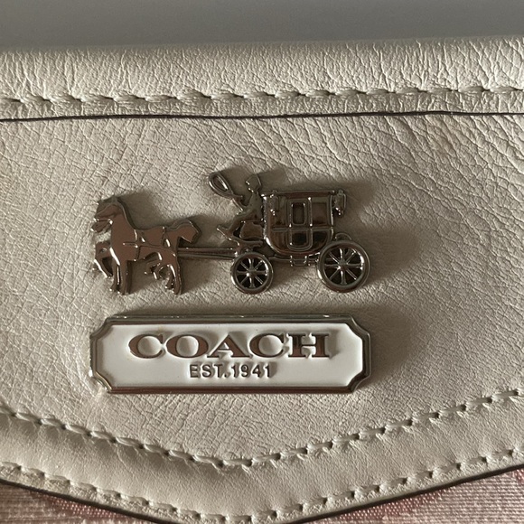 Coach Wristlet In Signature Design - Picture 7 of 7
